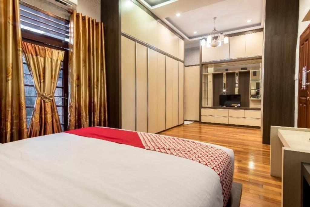 Oyo 619 Naufal Guest House Syariah เมดาน ภายนอก รูปภาพ